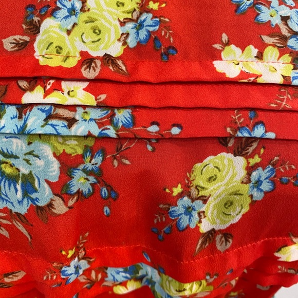 Super Cute Red Floral Dress w/Belt - Picture 4 of 8